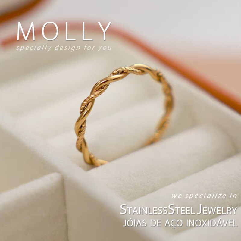 แหวนสแตนเลส Twisted Line สําหรับผู้หญิง Non Tarnish Gold Plated Hypoallergenic Minimalist แฟชั่นเครื่องประดับ