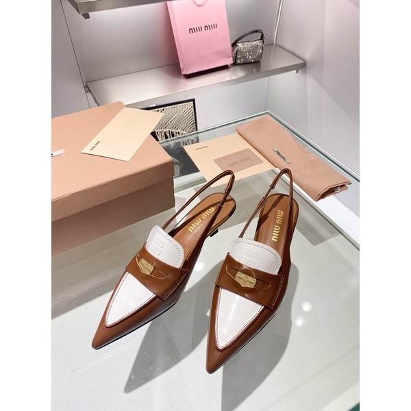 Miumiu รองเท้าแตะ ส้นเตี้ย