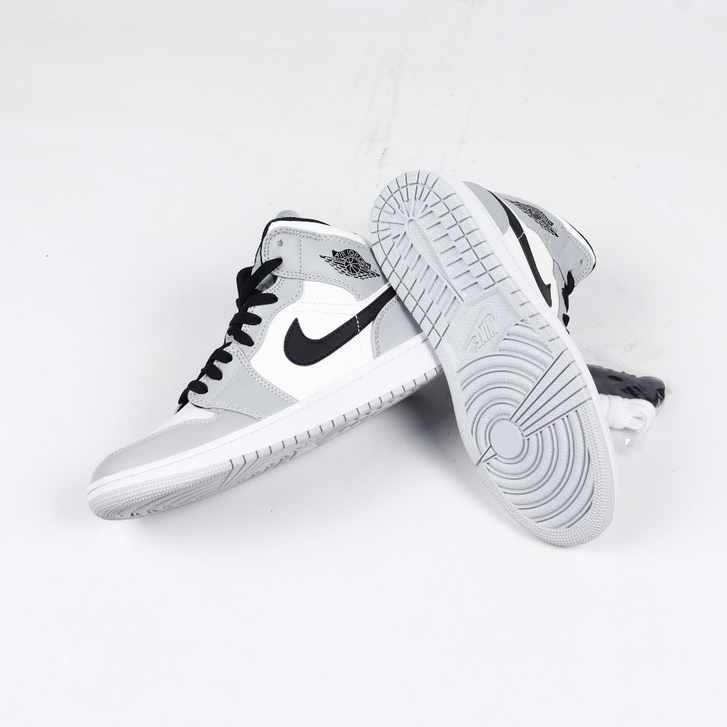 คอลเลกชัน  กีฬา (SLPRDS) Nike Air Jordan 1 Mid Smoke Grey