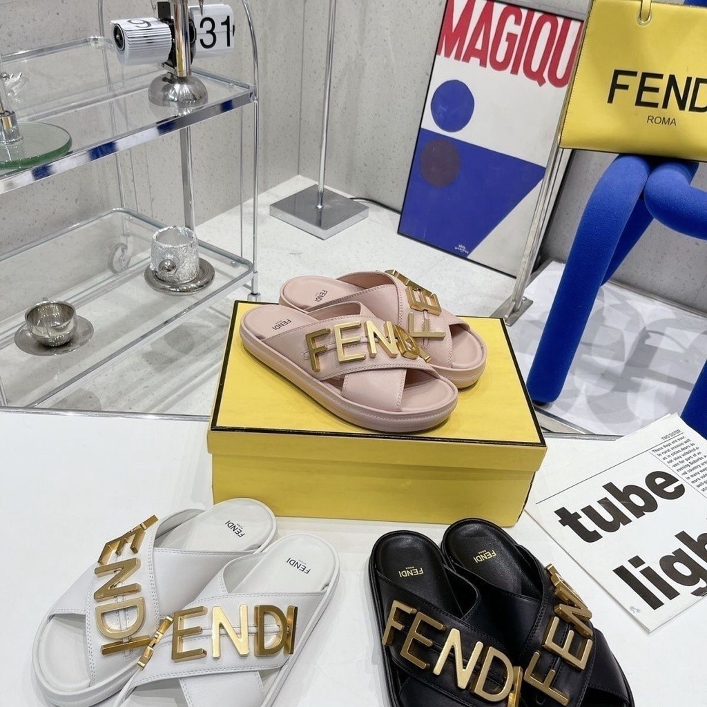 Fendi's Hot-selling รองเท้าแตะ หัวเข็มขัดโลหะ มาตรฐานแท้