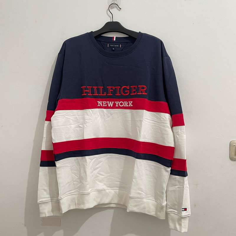 Tommy Hilfiger เสื้อคอกลม มือสอง