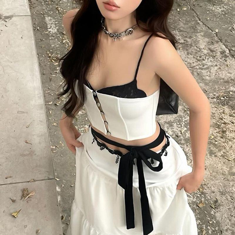 Shanmieleng Street แฟชั ่ นสีดําสีขาวเย ็ บปุ ่ มเสื ้ อกั ๊ กหญิงสไตล ์ ฝรั ่ งเศสเผ ็ ดเซ ็ กซี ่ Slim-fit สั ้ นสลิงฤดูร ้ อน