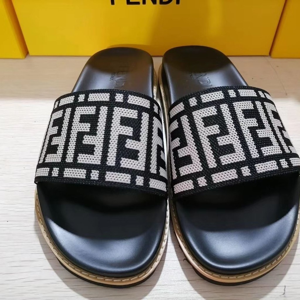 พร้อมส่ง Fendi รองเท้าแตะ พิมพ์ลายตัวอักษร F Family Star แฟชั่นฤดูร้อน สไตล์ยุโรป สําหรับครอบครัว