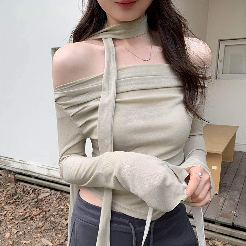 70740 ฟรีผ้าพันคอ คอแบน เกาะอก เข้ารูป ดูสั้น แขนยาว เสื้อยืด