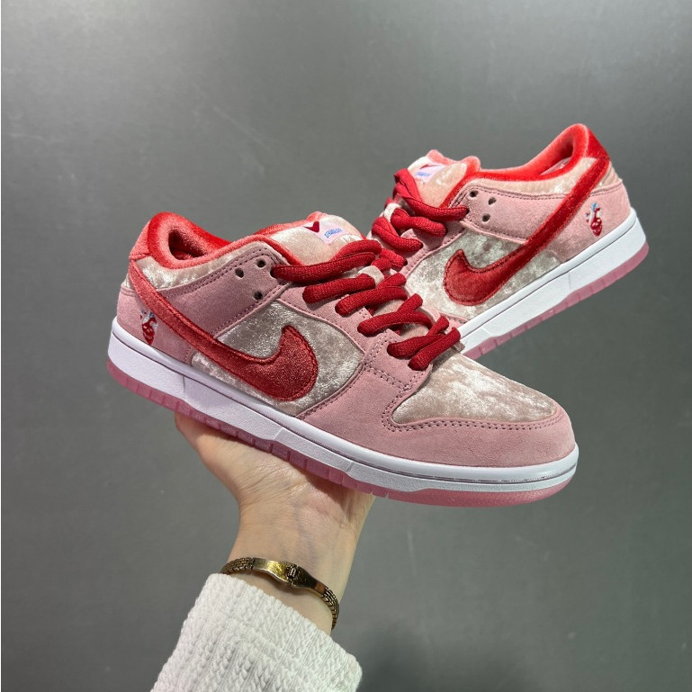 StrangeLove x Nike SB Dunk Low"Valentine's Day" Sneakers Casual Board Shoes For Men&Women