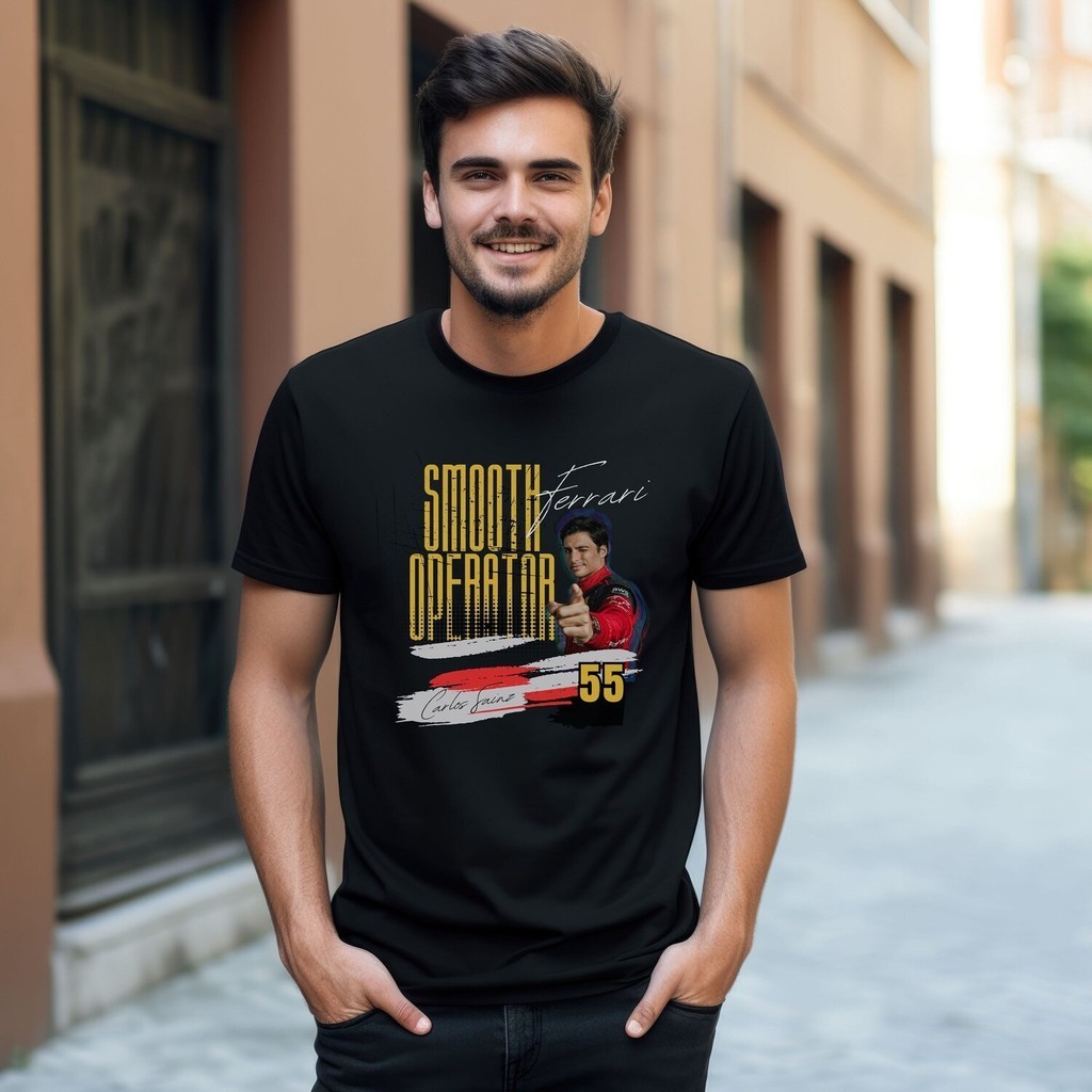 Carlos Sainz Smooth Operator f1 เสื้อตลก เสื้อปุน ของขวัญให้เขา f1 merch f1 fan gift f1 meme shirt