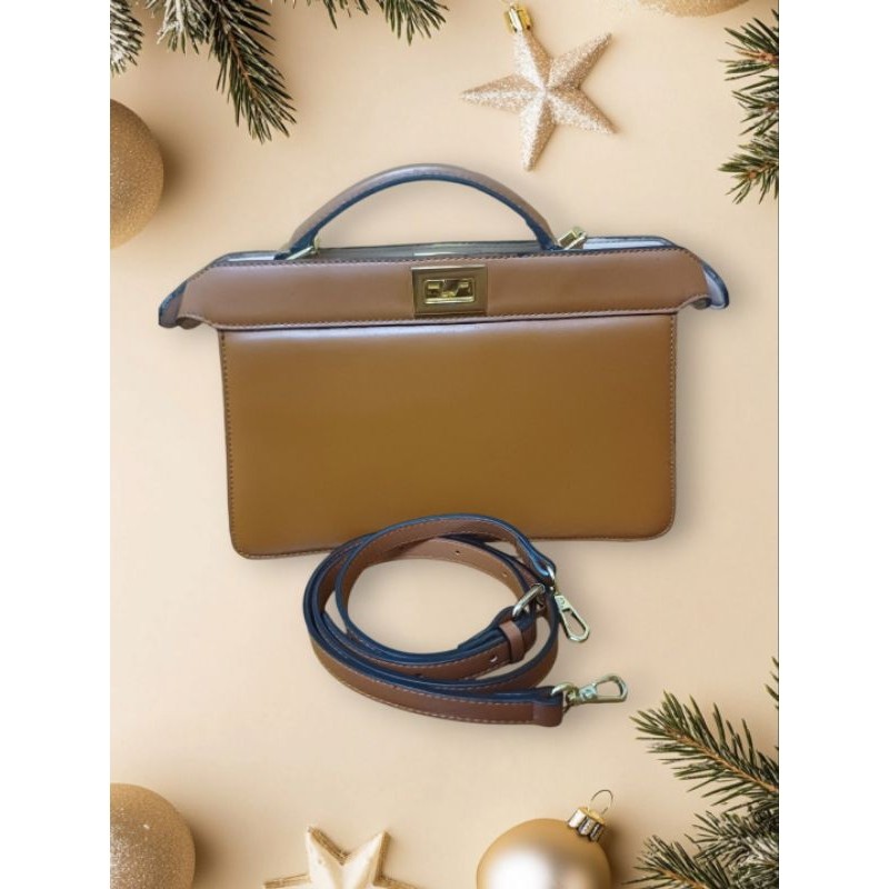 กระเป๋ามือสอง แบรนด์ Fendi Roma