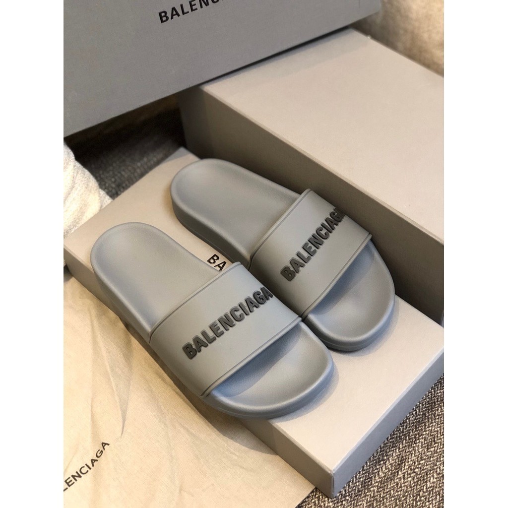 Balenciaga รองเท้าแตะคู่รัก