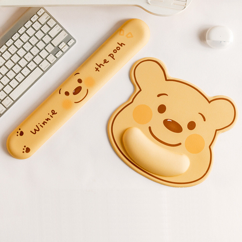 ชุดแผ่นรองเมาส์ คีย์บอร์ด ลายหมีพูห์ พร้อมแผ่นรองข้อมือ