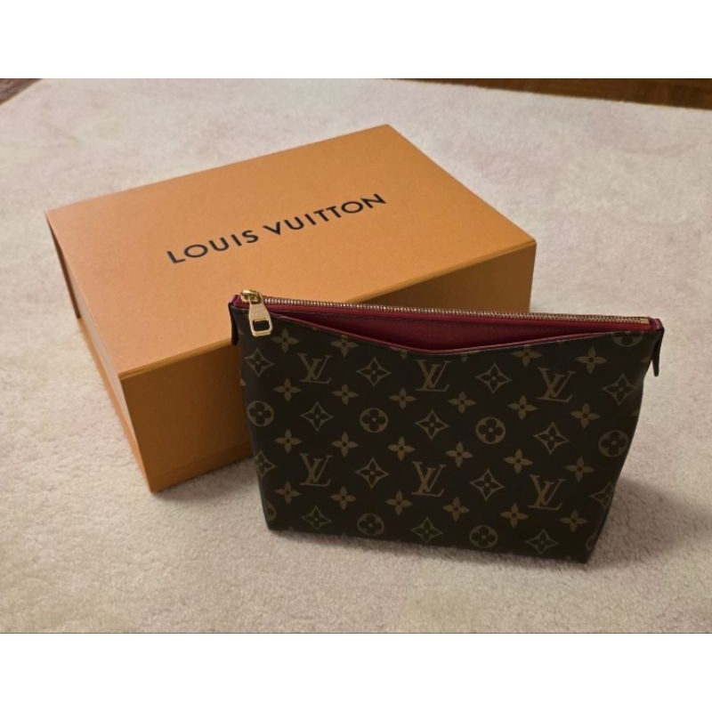 Louis Vuitton สภาพใหม่ LV Pallas Beauty Case️หลุยส์ วิตตอง diy เป็นกระเป๋าสะพายไหล่หรือ Crossbody ไ