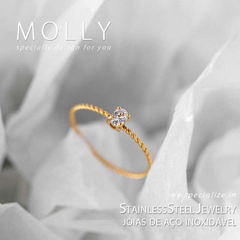 สแตนเลสสตีล Twisted Zirconia แหวนเพชรสําหรับผู้หญิง Non Tarnish Gold Plated Hypoallergenic Minimalist แฟชั่นเครื่องประดับ