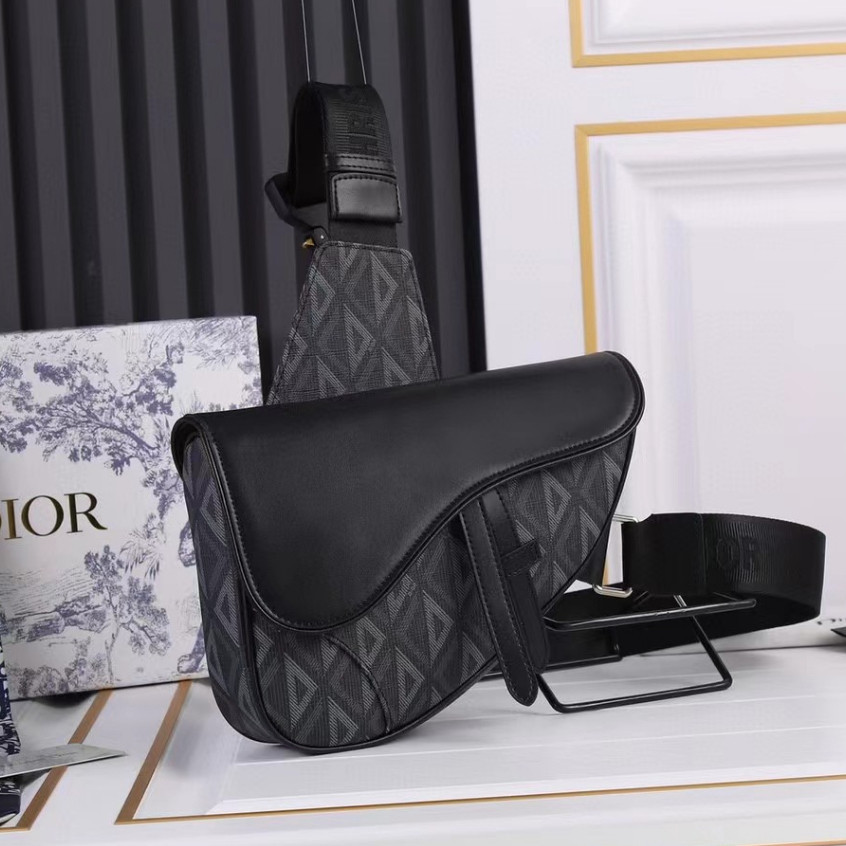 (พร้อมส่ง + กล่อง + ของแท้ 100% + รูปภาพจริง) Dior / Dior กระเป๋าสะพายไหล่ สําหรับผู้ชาย สีดํา homm