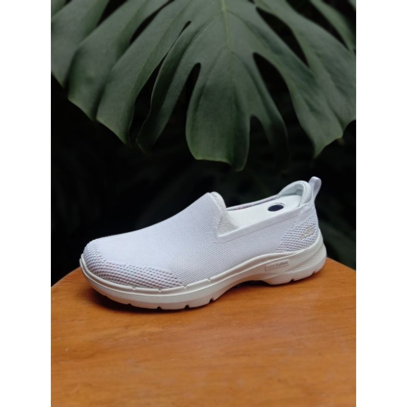 Skechers GO WALK 6 BRIGHT STARS รองเท้าสลิปออน (สีขาว,ลาเวนเดอร์)