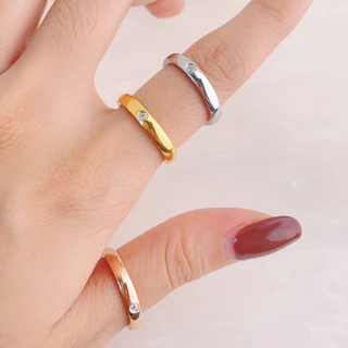 แหวนเพชรเดี่ยวสแตนเลสสําหรับผู้หญิง Non Tarnish Gold Plated Minimalist แฟชั่นแหวนคู่