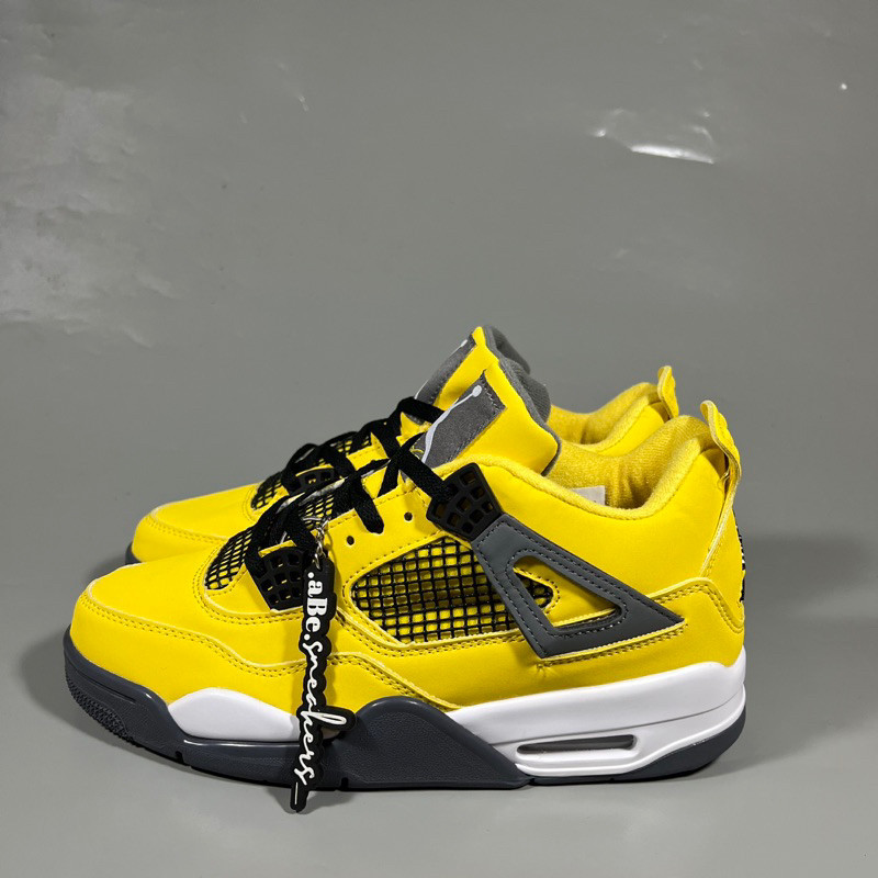 รองเท้ากีฬา Nike Air Jordan 4 Retro Lightning สีเหลือง