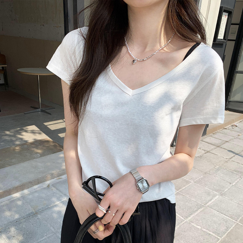 70882 เสื้อยืด คอวี แขนสั้น สีพื้น เข้ารูป สําหรับผู้หญิง