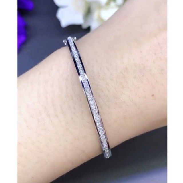 กำไลข้อมือเพชรแท้ฝังสอดครึ่งวงขนาด 3 ตัง Genuine Diamonds Bangle (1/30 carats each) ใช้เพชรน้ำขาว 9