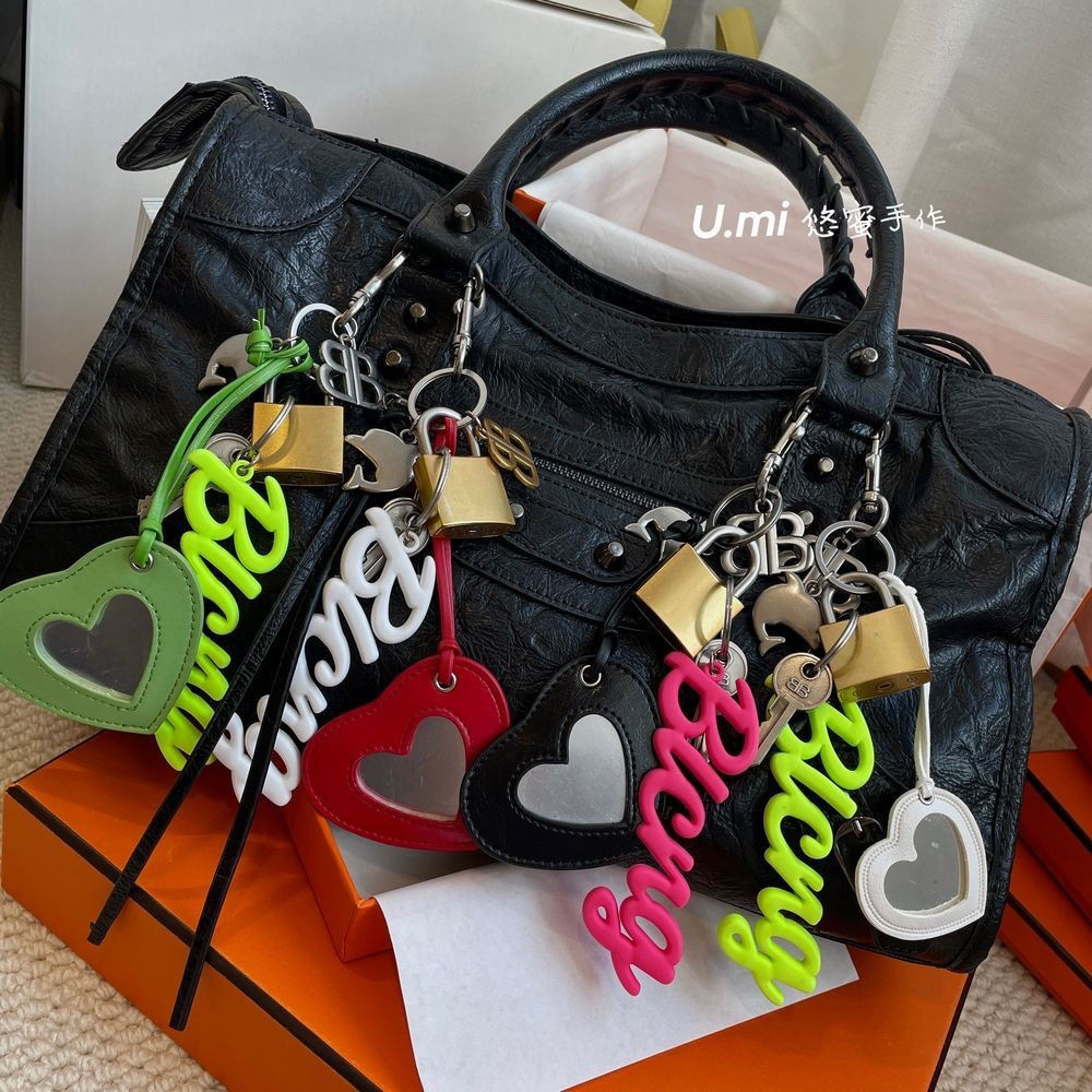 Balenciaga Paris B Home Retro Rodeo ล็อคกระเป๋าจี้แฟชั่น Key Chain กระเป๋าแขวนรักคู่แขวนตกแต่ง
