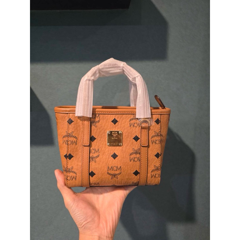 พร้อมส่งแล้วจ้า New Mcm Toni x-mini shopper รุ่นใหม่ล่าสุด ของแท้ %