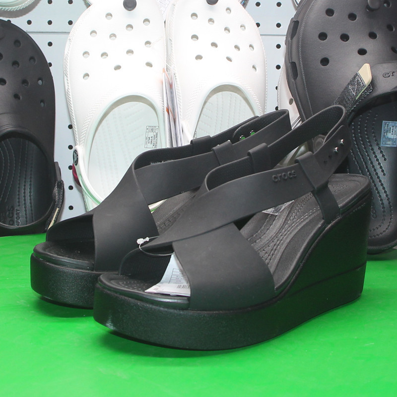 Crocs ของแท้ 100% รองเท้าส้นสูง สําหรับผู้หญิง【206222】