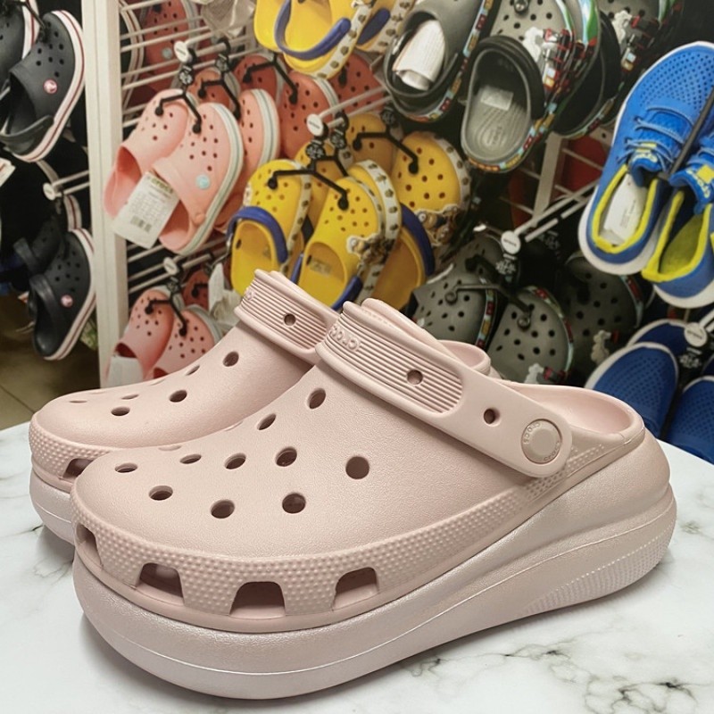 Crocs CRUSH SHIMMER CLOG  barbie สีชมพูน่ารัก รองเท้าไปทะเล รองเท้าแตะพื้นหนา#208591