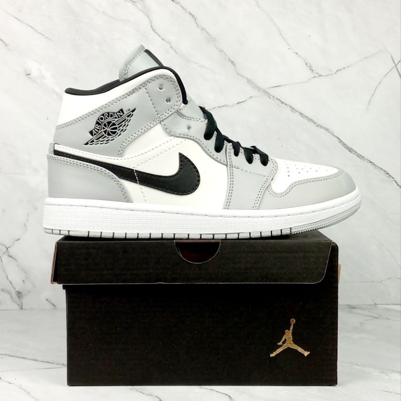 คลาสสิก  รองเท้ากีฬา รองเท้า NIKE AIR JORDAN 1 MID LIGHT SMOKE GREY