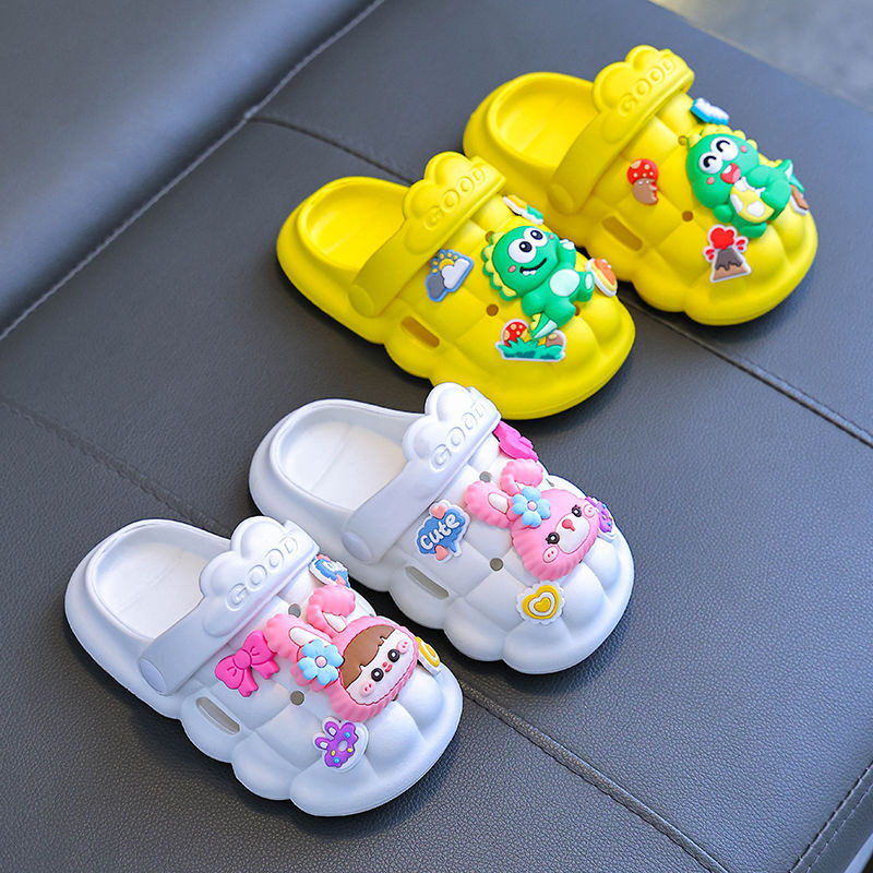 ♞,♘Crocs สำหรับเด็ก รองเท้าแตะและรองเท้าแตะสำหรับเด็กผู้ชาย Baotou พ่อแม่และลูกกันลื่นใหม่ เด็กผู้ห