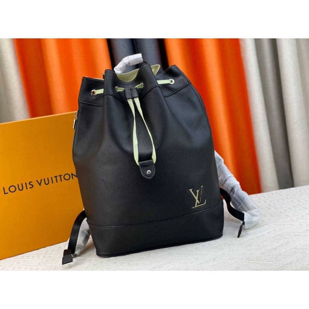 กระเป๋าเป้สะพายหลัง LV Louis Vuitton หนังแท้ ความจุขนาดใหญ่ มือสอง