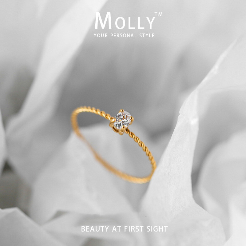 Molly สแตนเลส Minimalist แหวนเพชรรูปไข่ 18K Gold Plated Non Tarnish Gold Plated Hypoallergenic Non Fade Hypoallergenic แหวนสําหรับผู้หญิง