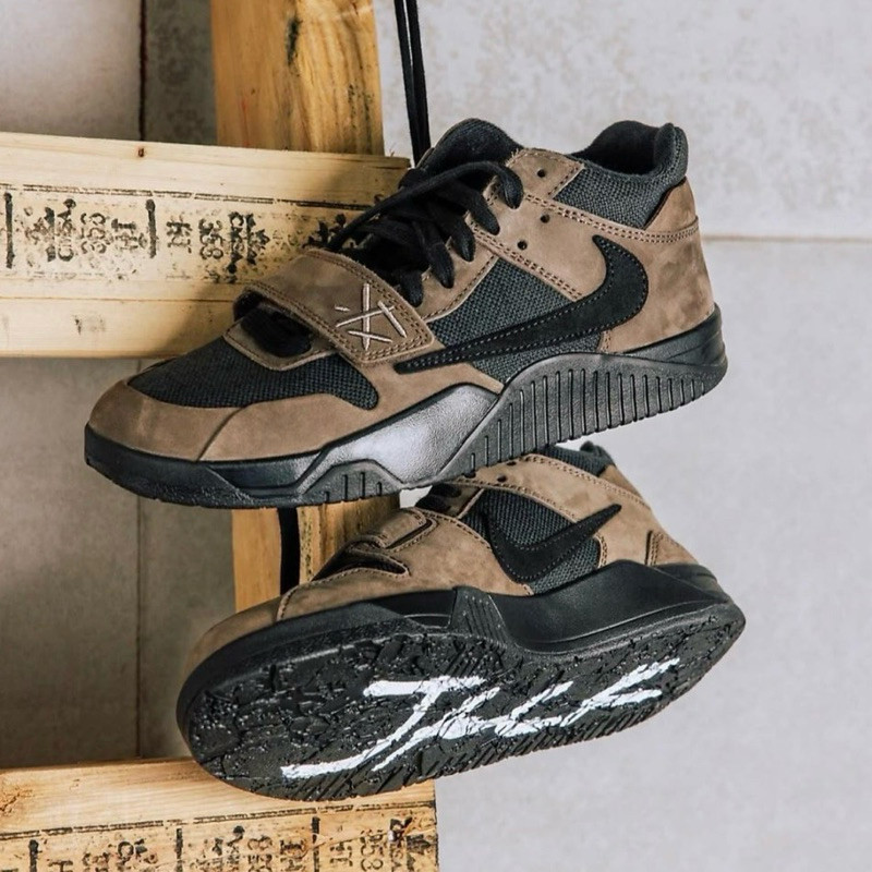 ♞,♘,♙Nike Jordan x Travis Scott Jumpman Jack TR Black and Dark Mocha แท้ 100% lkj