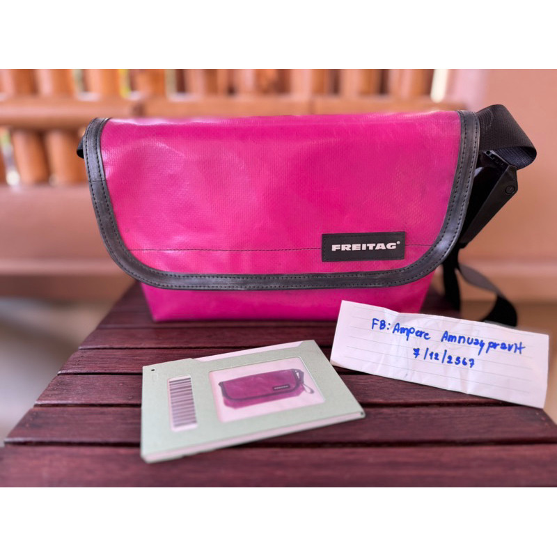 Freitag Hawaii Five-O สีชมพูแถมสายคาดสีชมพู-ขาว หายากกก