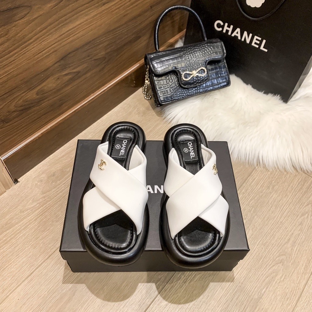 Chanel รองเท้าแตะ พิมพ์ลายตัวอักษร เหมาะกับใส่กลางแจ้ง และในร่ม สําหรับผู้หญิง