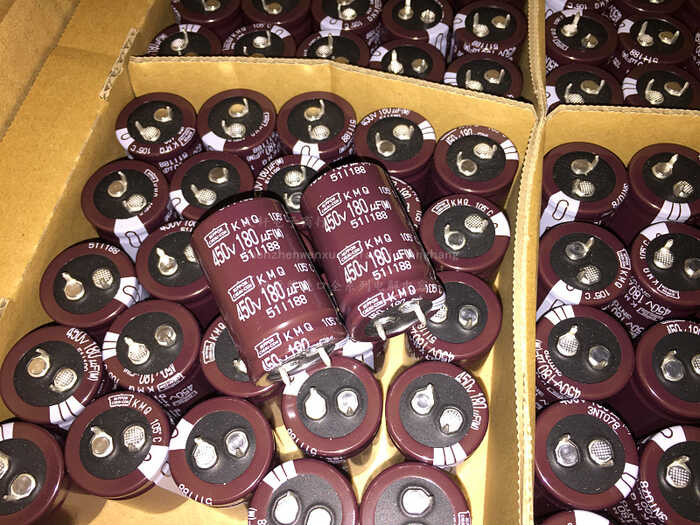 2024 180Uf 450V Nippon NCC Kmq ซีรีส์25x40มม. ตัวเก็บประจุอลูมิเนียมอิเล็กโทรไลติกด่วนใหญ่พิเศษ450v1