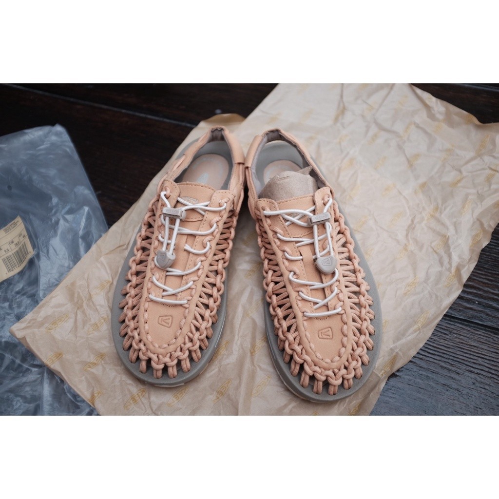 



 ♞รองเท้า Keen Uneek Doe/Plaza Taupe Sandals รองเท้าเดินป่า ของแท้ ของพร้อมส่งจากไทย