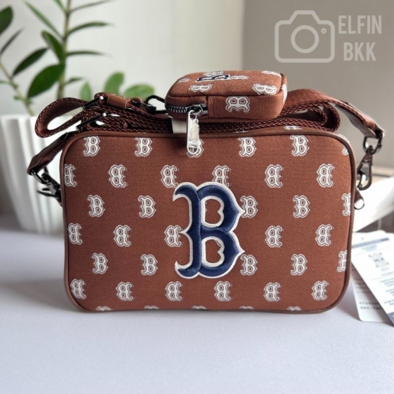 ♞แท้  &lt;ใบใหญ่&gt; MLB Monogram Cross Bag -NY/ B Boston กระเป๋าสะพายข้าง สีดำ สีน้ำตาล สีเบจ