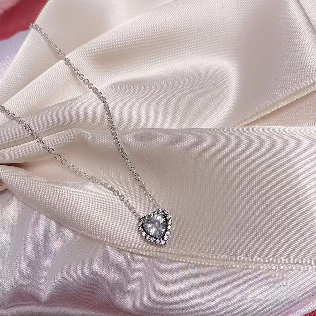 



 ♞ของใหม่แท้พร้อมส่ง pandora necklace จี้รูปหัวใจ Heart-shaped pendant แพนดอร่า เงินแท้ 925 เตร