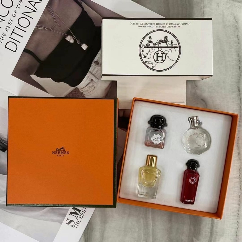 (7.5ml * 4) Hermes scarf perfume sample set of four Hermes ชุดกล่องของขวัญ น้ําหอม ผ้าพันคอ ผ้าไหม