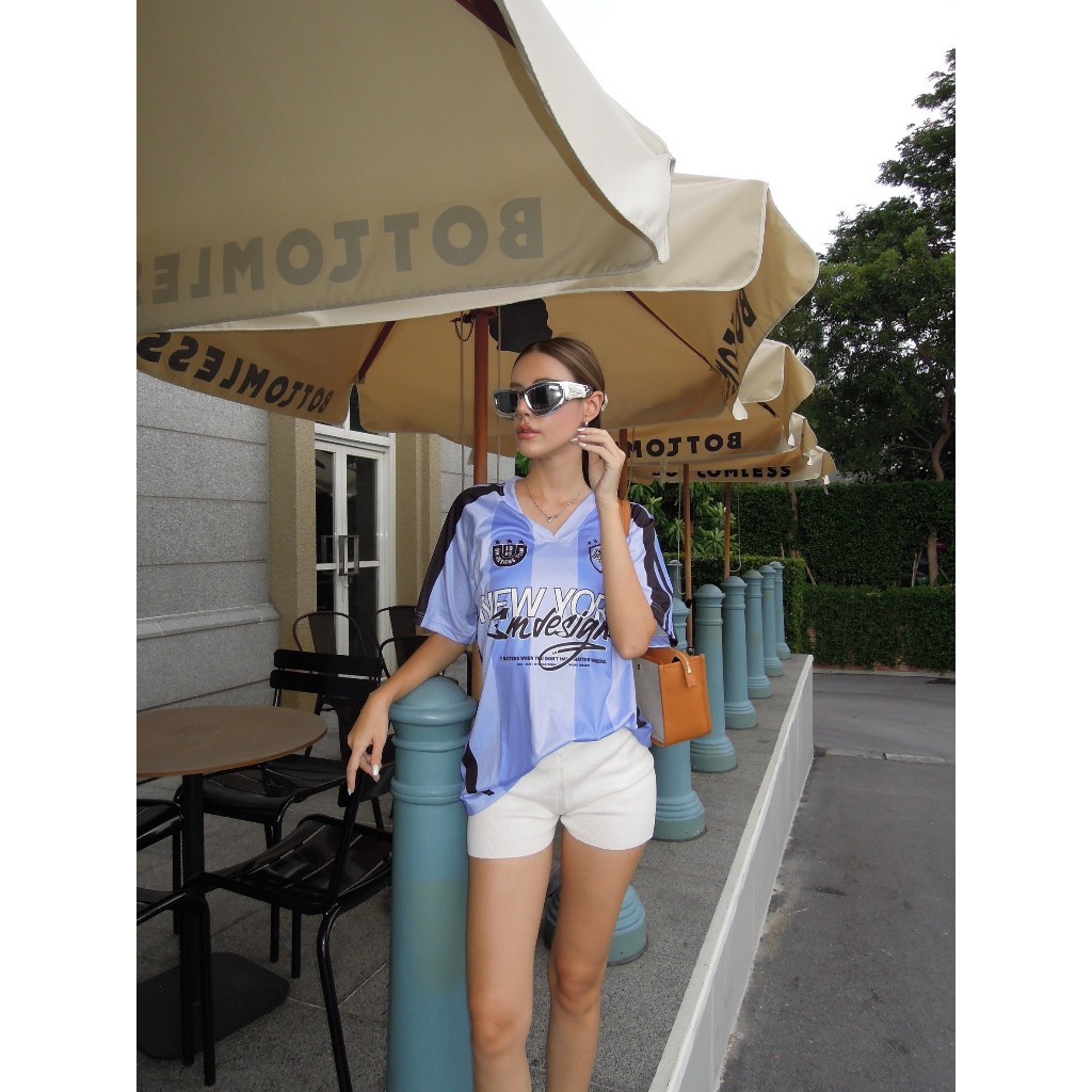 COQGM - [พร้อมส่งจากไทย] namsap ZUZA Oversize ลายริ้ว เสื้อยืดกีฬาแฟชั่น คอวี แขนสั้น ผ้าไมโครฯ พิมพ์ซับลิเมชั่นลงในผ้า 1 - รูปที่ 3