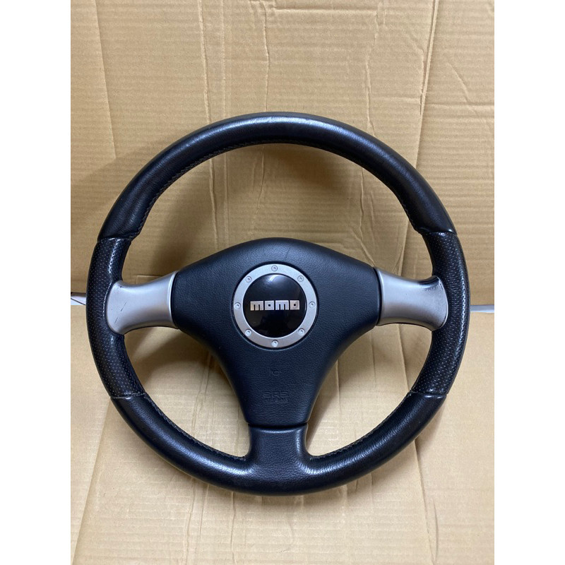 พวงมาลัย momo avy A1