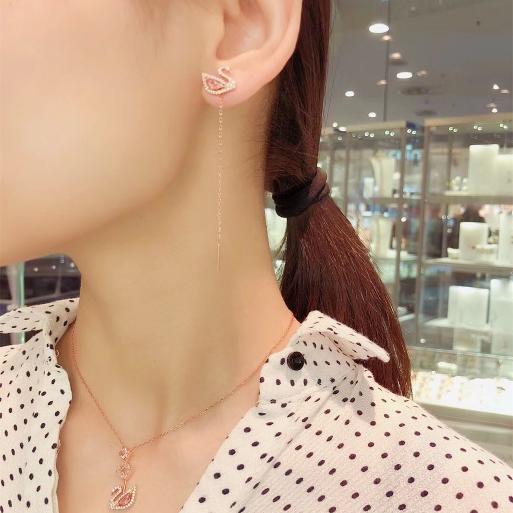 



 ♞,♘สินค้าพร้อมส่งในไทยของแท้100% Swarovski ของแท้ ต่างหูSwarovski Swarovskiต่างหู ต่างหูผู้หญิ