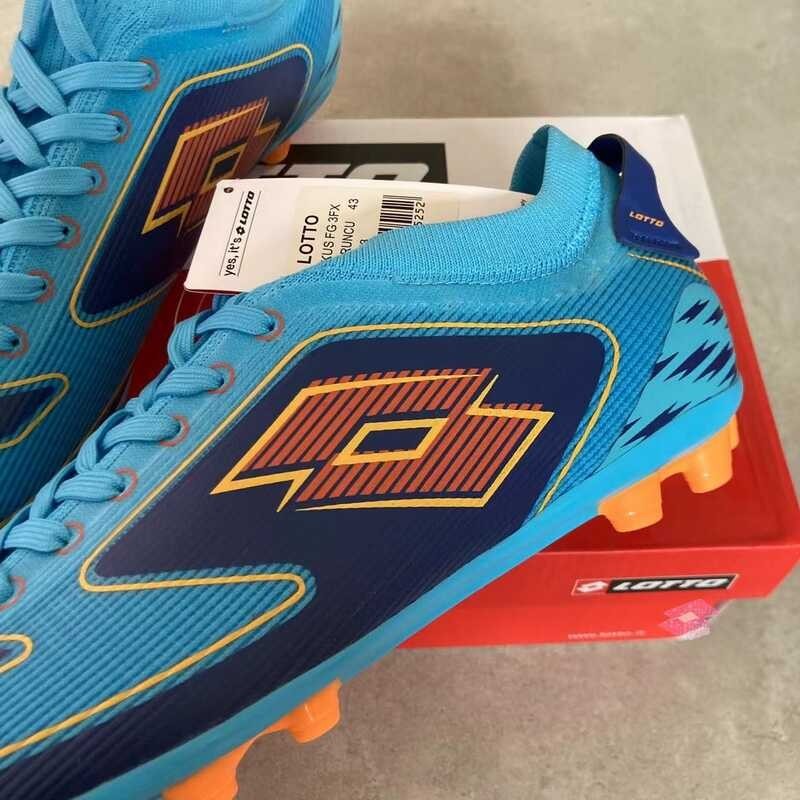 ❤ Lotto รองเท้าฝึกซ้อมฟุตบอลระบายอากาศแบบถักสำหรับผ
