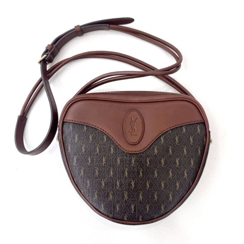 กระเป๋าสะพาย Used YSL Le Monogram Coeur ปี2021 น้องปีใหม่อยู่นะแม่สภาพสวย รอเช็คสต๊อกก่อน