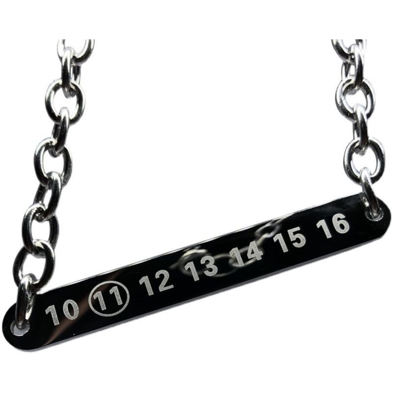 Maison Margiela Style MM6 โซ่กระดูกไหปลาร้าดิจิตอลแนวนอนสร้อยคอเหล็กไทเทเนียมสําหรับผู้ชายและผู้หญิง