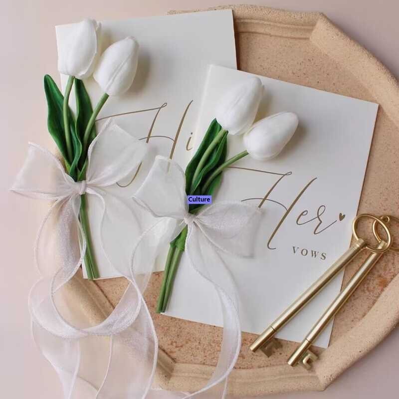 The Mother's Vow Hand Card Receives The Wedding With The Groom's Bride And Groom's Tulip Vow Speec