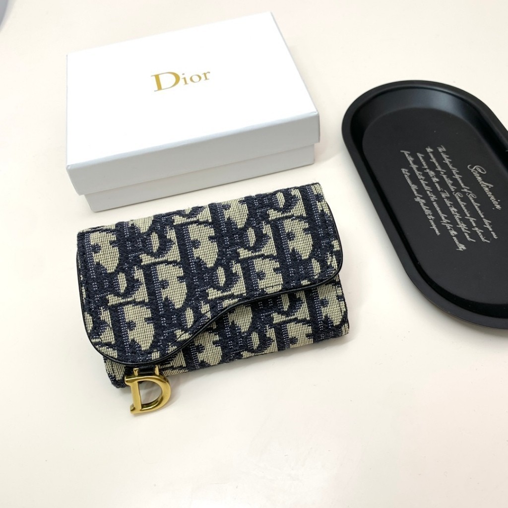 เตรียมส ่ งพวงกุญแจ Dior 8592 คุณภาพสูง