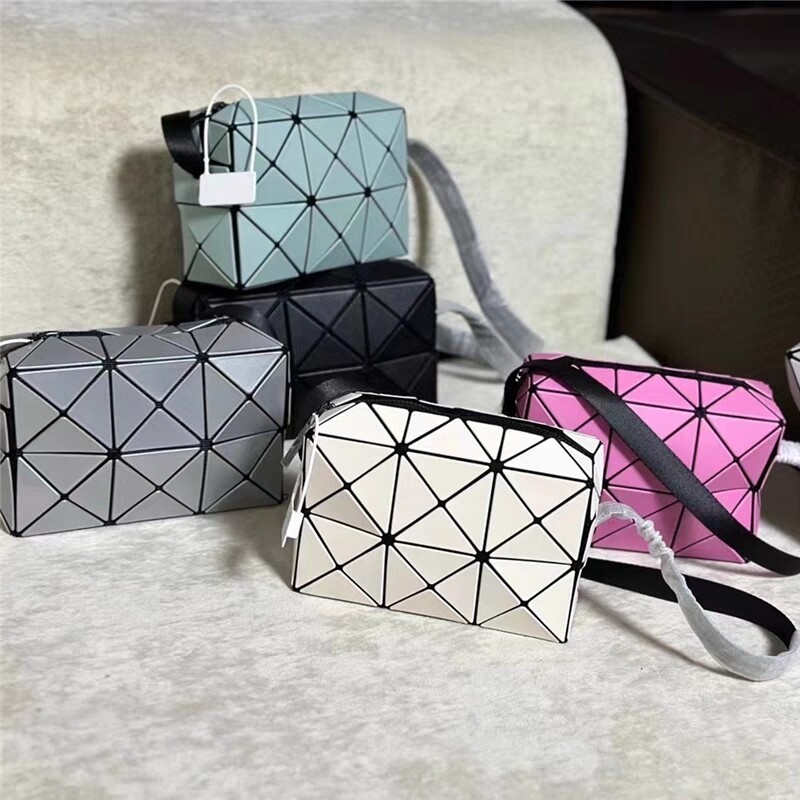 【ของแท้จากร้านค้าพิเศษ】Issey Miyake Bao Bao CUBOID BB31AG661 กระเป๋าสะพายข้าง และกระเป๋าสะพายไหล่ ส