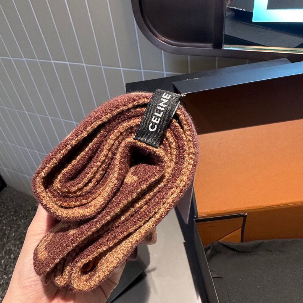 Celin2024 Fashion Niche Hot Packaging Light Luxury and Lazy Style T93N TA1A