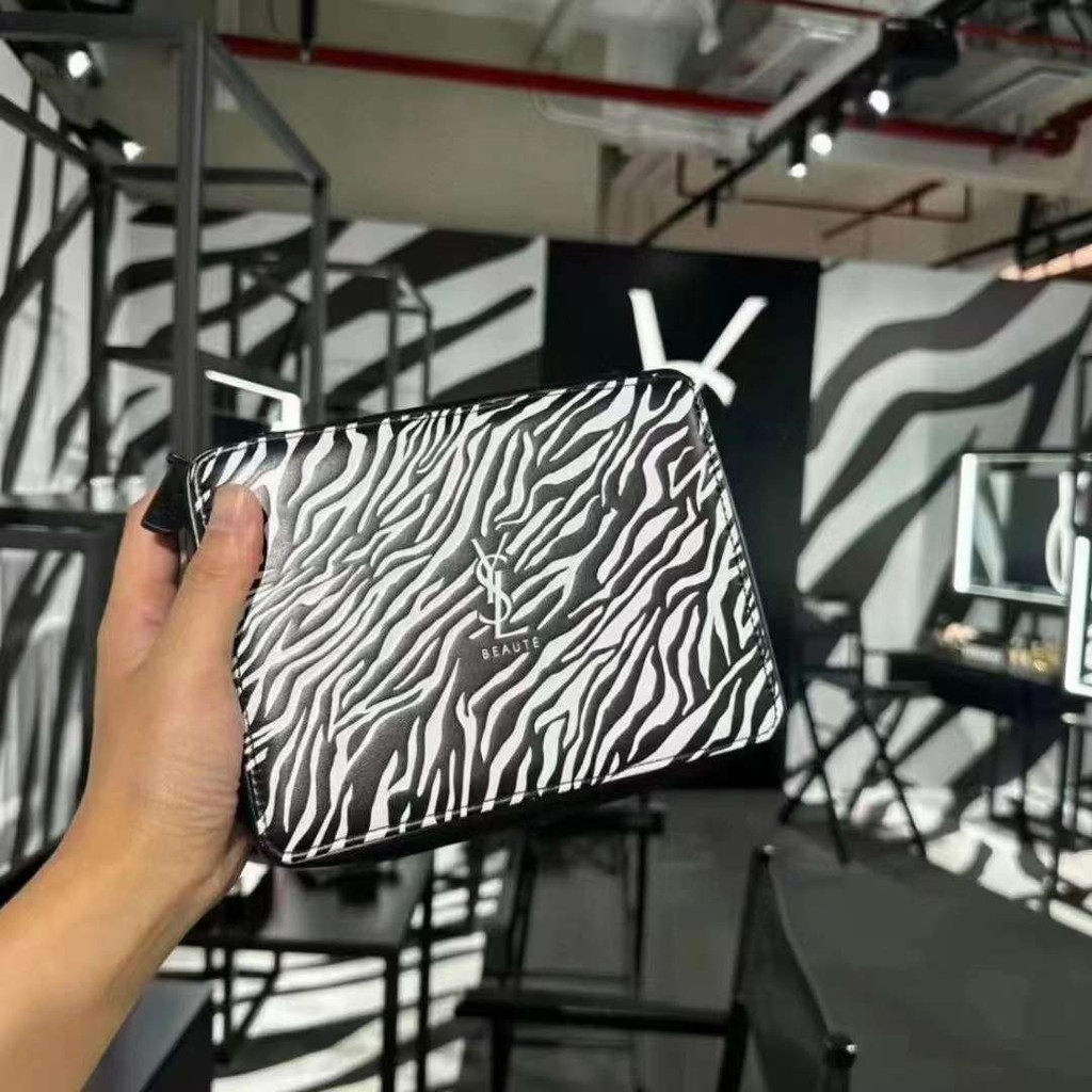 Yves Saint Laurent YSL กระเป ๋ าเครื ่ องสําอาง Counter Gift Bag Zebra Lipstick Bag Storage Bag