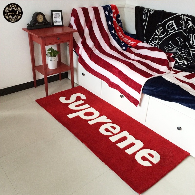 พรมแบรนด์แฟชั่น supreme handmade ใยอะคริลิค tucksing ผ้าห่มข้างเตียงห้องนอนแบบกําหนดเอง thic