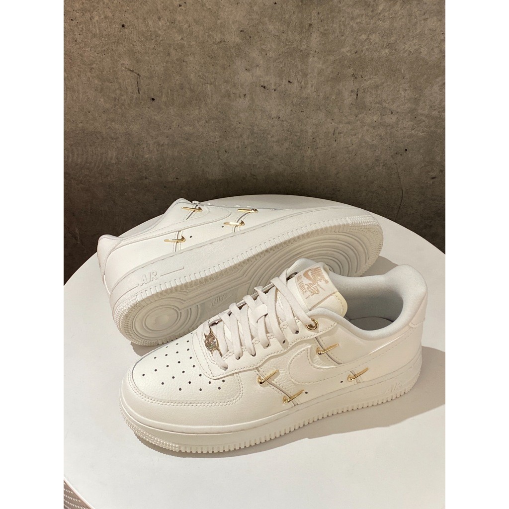 



 ♞NIKE Air Force 1 white gold （ของแท้ 100%）